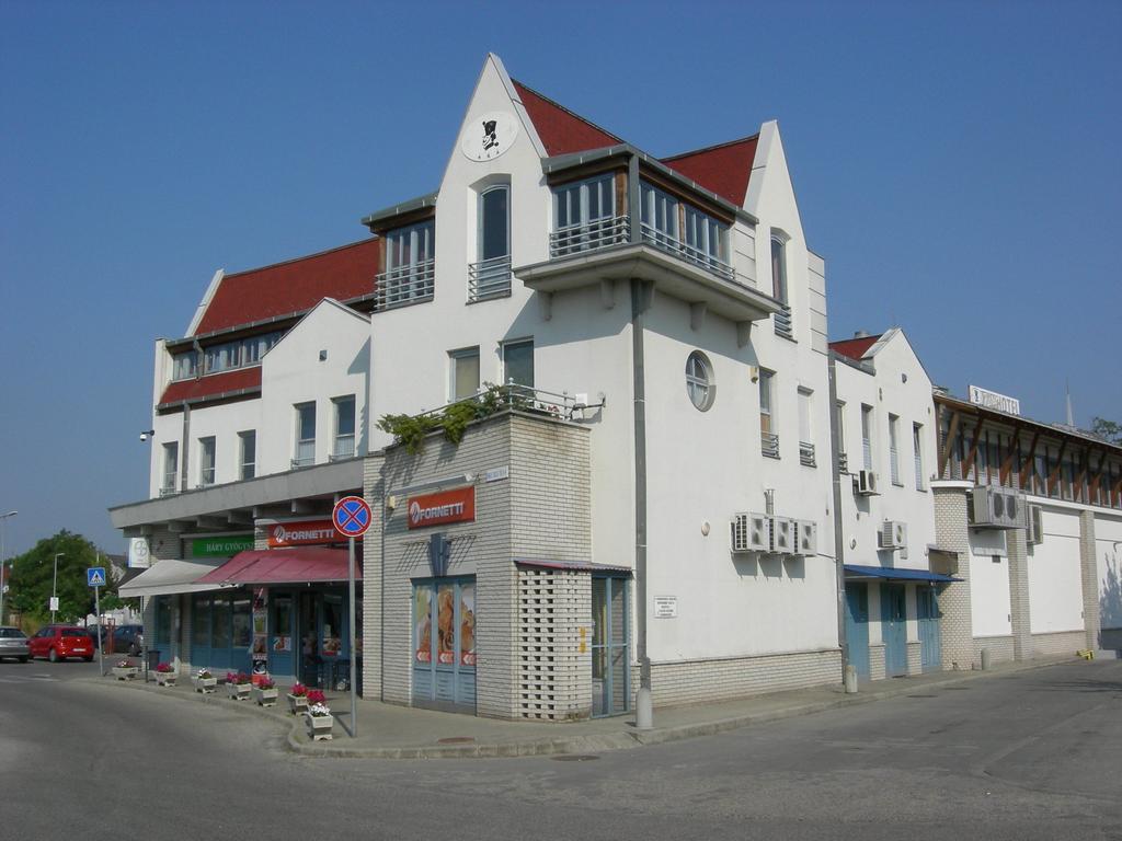 Hary Hotel Kecskemét Exterior foto
