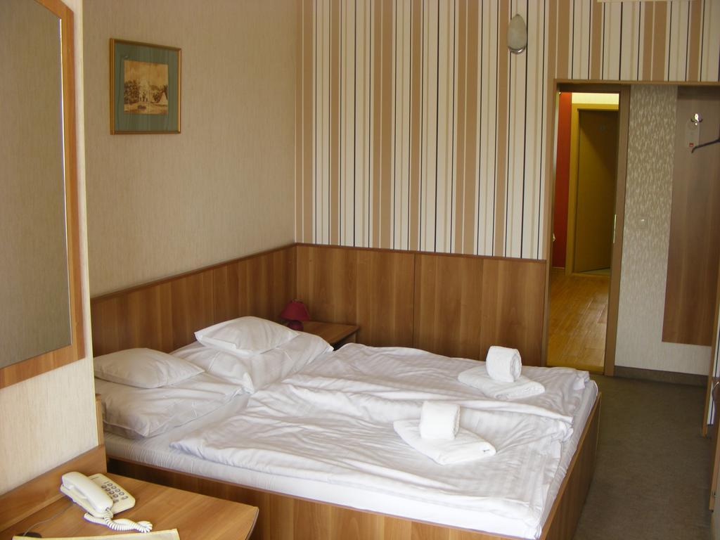 Hary Hotel Kecskemét Quarto foto