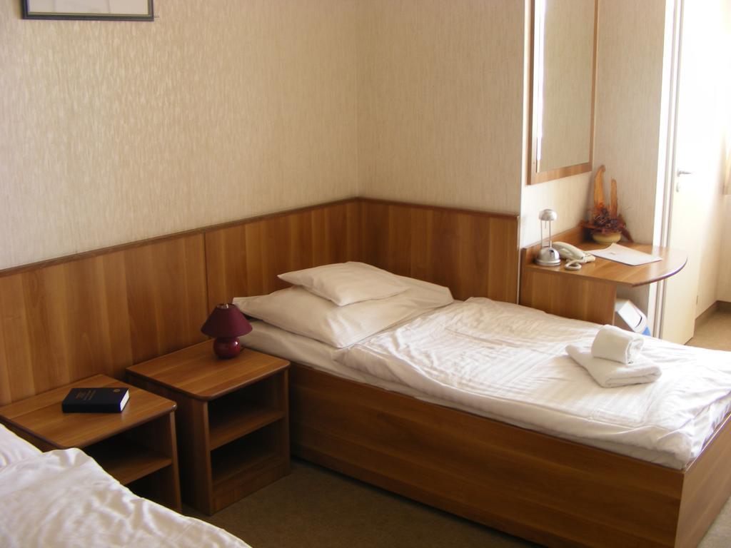 Hary Hotel Kecskemét Quarto foto