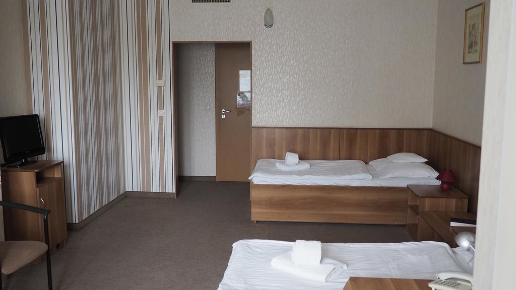 Hary Hotel Kecskemét Quarto foto