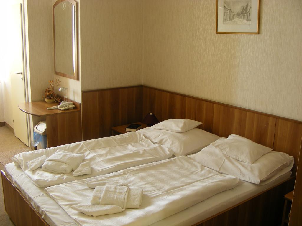 Hary Hotel Kecskemét Quarto foto